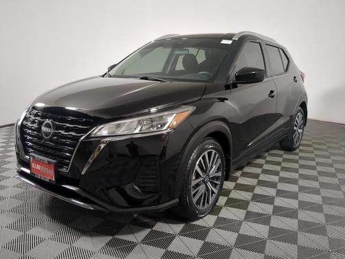 Super Black 2024 Nissan Kicks SV