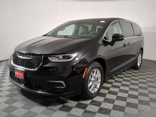 Diamond Black 2025 Chrysler Pacifica Select