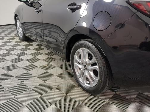 Stealth 2018 Toyota Yaris iA Base