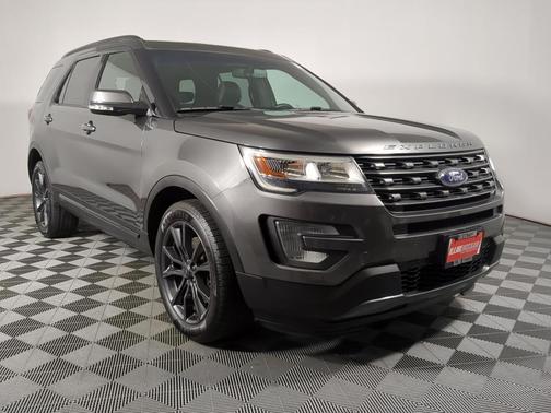 Magnetic Metallic 2017 Ford Explorer XLT