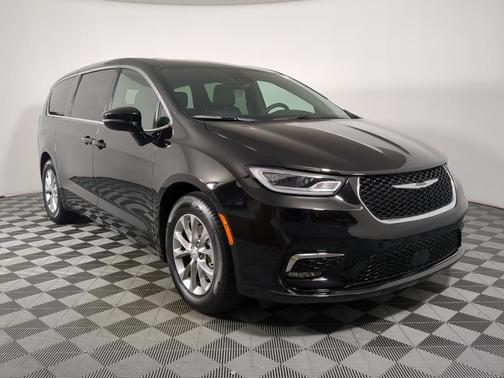 Diamond Black 2026 Chrysler Pacifica Limited