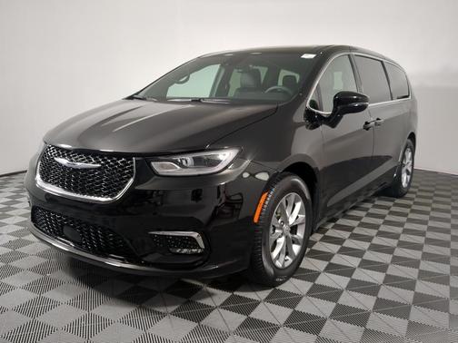 Diamond Black 2026 Chrysler Pacifica Limited