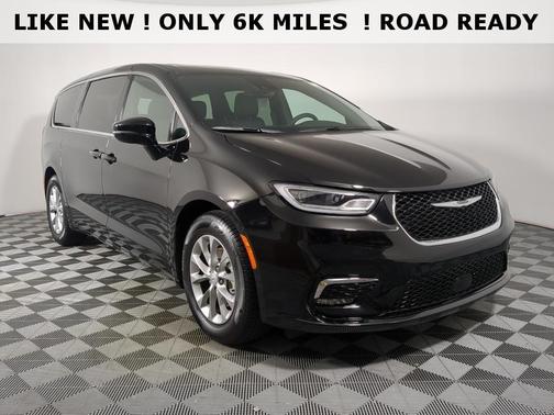 Diamond Black 2026 Chrysler Pacifica Limited