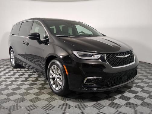 Diamond Black 2026 Chrysler Pacifica Limited