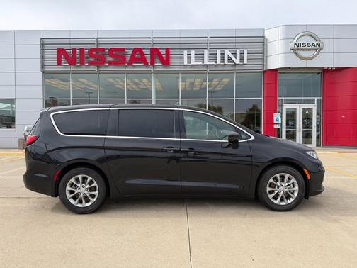Diamond Black 2026 Chrysler Pacifica Limited