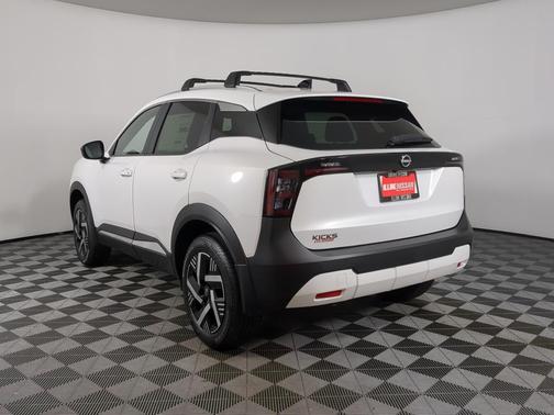 Aspen White Tricoat 2027 Nissan Kicks SV