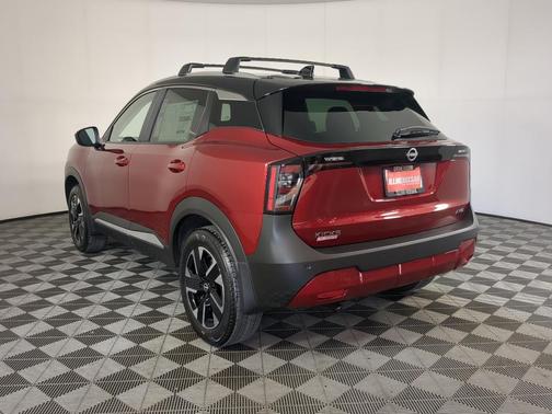 2t Red Blk Roof 2026 Nissan Kicks SV