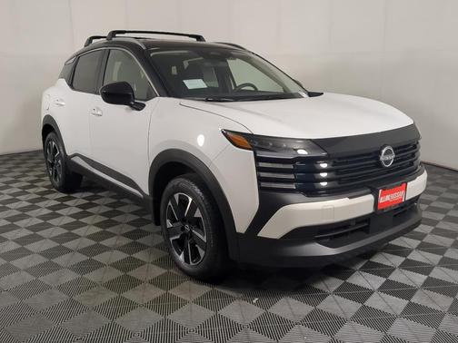 2t Wht Blk Roof 2026 Nissan Kicks SV