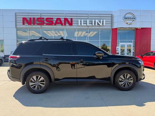 2024 Nissan Pathfinder SV