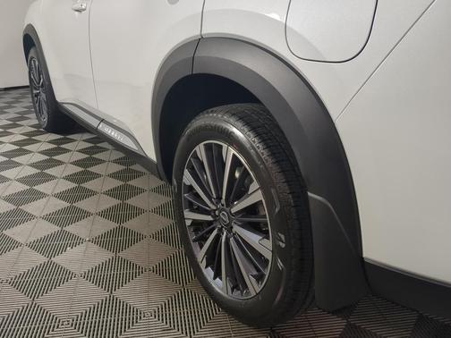 Everest White P 2026 Nissan Pathfinder Platinum