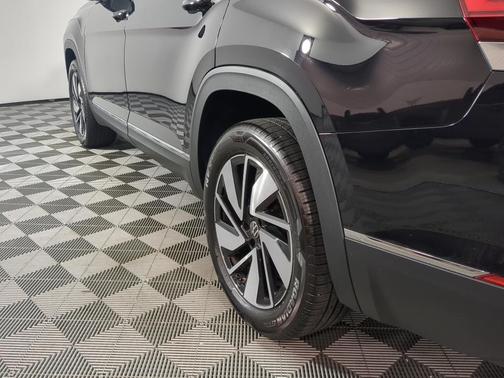Deep Black Pearl Effect 2025 Volkswagen Atlas 2.0T SEL