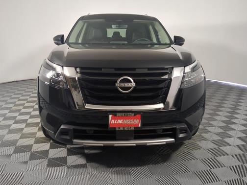 Super Black 2025 Nissan Pathfinder Platinum