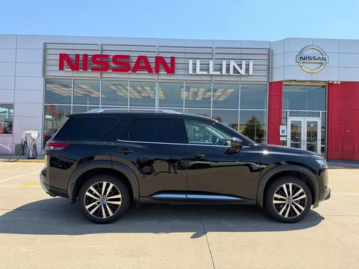 Super Black 2025 Nissan Pathfinder Platinum