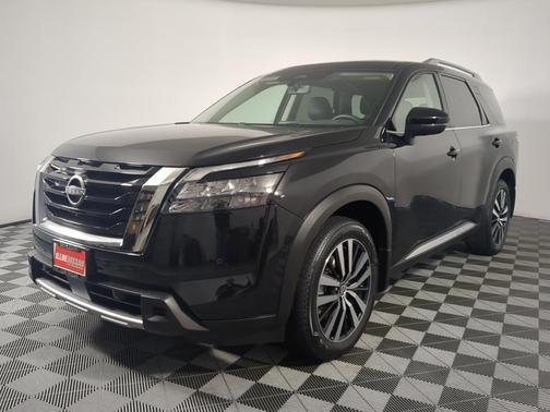 Super Black 2025 Nissan Pathfinder Platinum