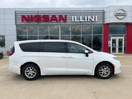 Bright White Clearcoat 2023 Chrysler Pacifica Touring-L
