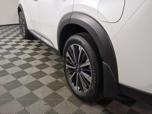 White / Black 2026 Nissan Pathfinder Platinum