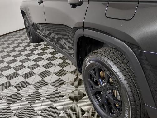 Diamond Black 2024 Jeep Grand Cherokee L Laredo