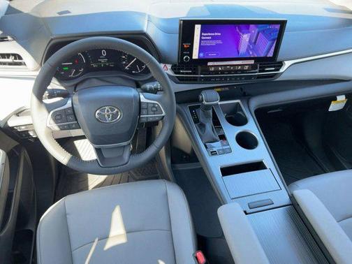 2025 Toyota Sienna XLE 8 Passenger