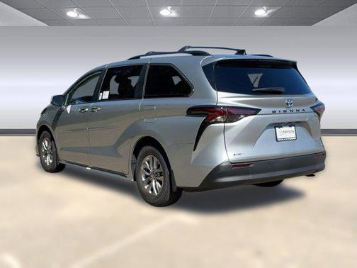 2025 Toyota Sienna XLE 8 Passenger