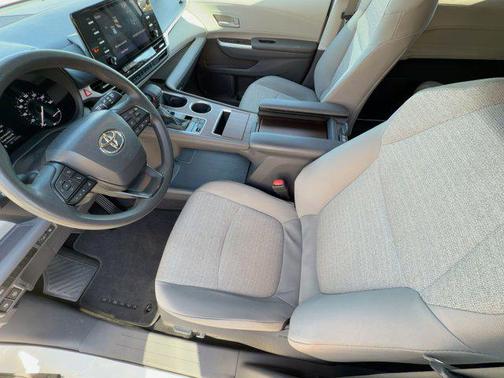 2024 Toyota Sienna LE