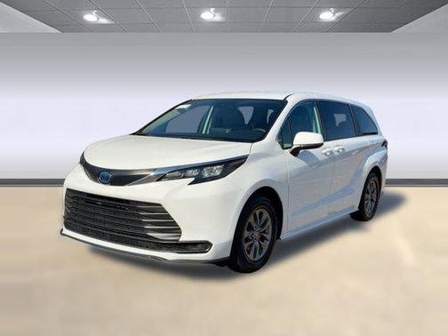 2024 Toyota Sienna LE