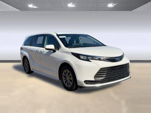 2024 Toyota Sienna LE