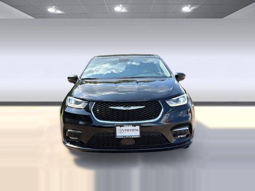 Diamond Black Crystal Pearlcoat 2024 Chrysler Pacifica Touring L