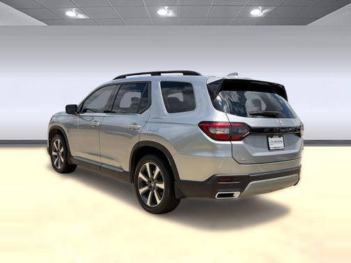 Lunar Silver Metallic 2025 Honda Pilot Elite