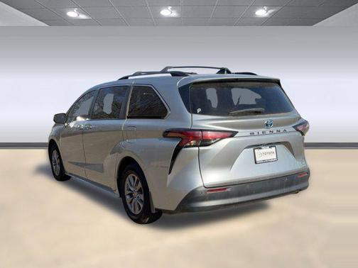 2022 Toyota Sienna XLE