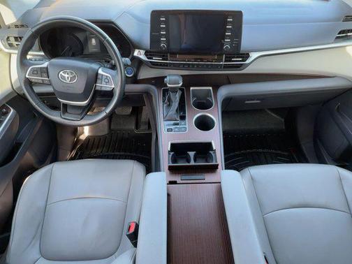 2022 Toyota Sienna XLE