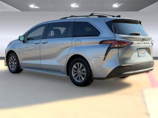 2022 Toyota Sienna XLE
