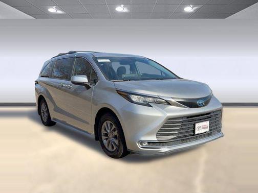 2022 Toyota Sienna XLE