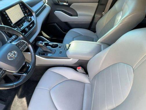 2020 Toyota Highlander Hybrid XLE