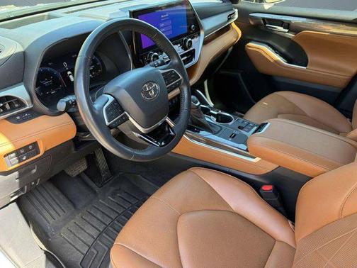 2023 Toyota Highlander Platinum