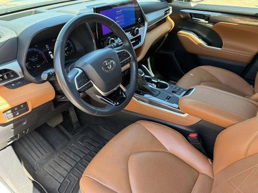 2023 Toyota Highlander Platinum