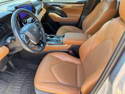 2023 Toyota Highlander Platinum