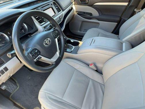 2016 Toyota Highlander LE