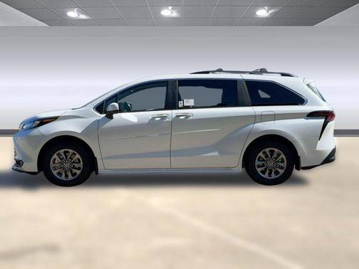 2025 Toyota Sienna XLE 8 Passenger