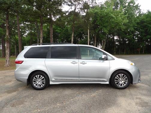 2020 Toyota Sienna XLE Premium