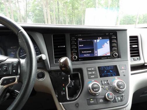 2020 Toyota Sienna XLE Premium