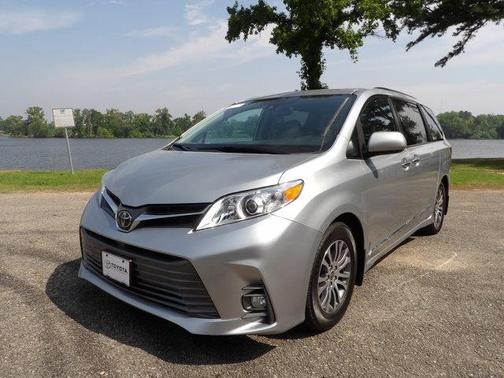 2020 Toyota Sienna XLE Premium