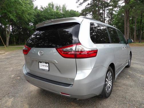 2020 Toyota Sienna XLE Premium