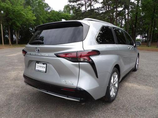 2022 Toyota Sienna Platinum 7 Passenger