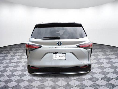 2022 Toyota Sienna Platinum 7 Passenger