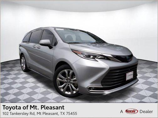 2022 Toyota Sienna Platinum 7 Passenger