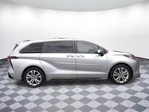 2022 Toyota Sienna Platinum 7 Passenger