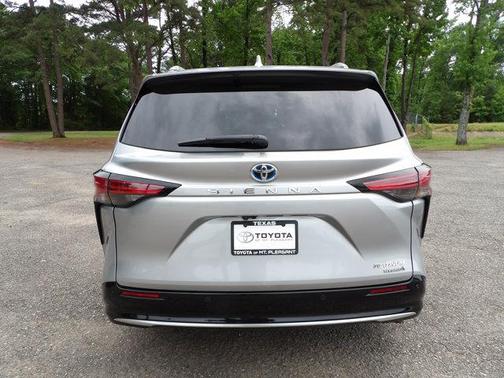 2022 Toyota Sienna Platinum 7 Passenger