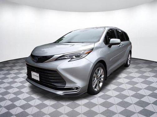 2022 Toyota Sienna Platinum 7 Passenger
