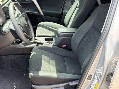 Silver Sky Metallic 2018 Toyota RAV4 LE