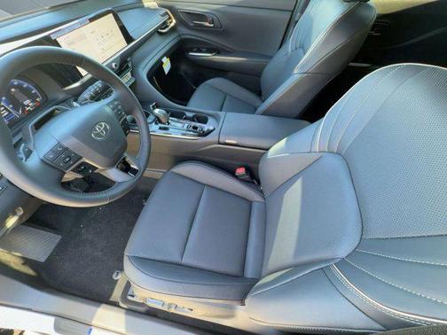 2025 Toyota Crown Signia XLE